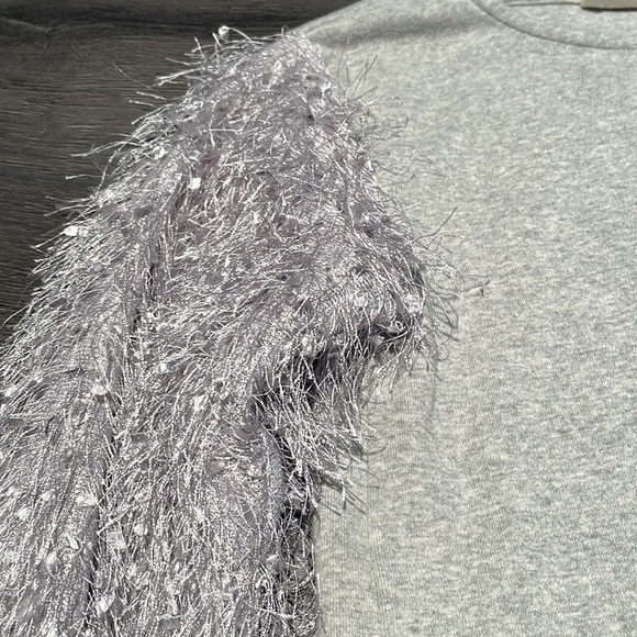 Girls size 7 at sweatshirt with fancy sleeves - Picture 2 of 2